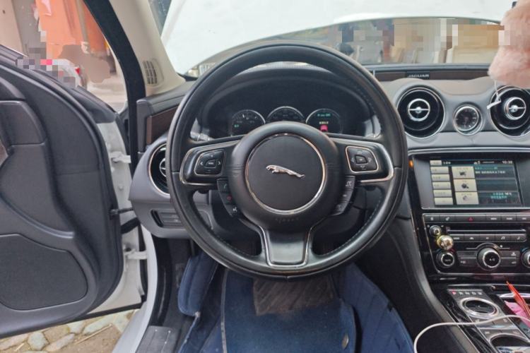 Used Jaguar XJ 2015 XJL 3.0 SC Elegant Business 80th Anniversary Limited Edition Steering Wheel