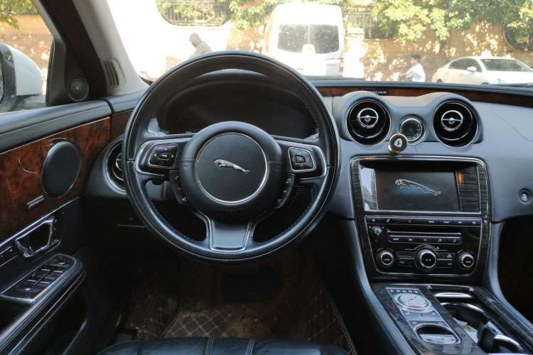 Used Jaguar XJ 2015 XJL 3.0 SC Four-Wheel Drive Panoramic Business Edition Steering Wheel