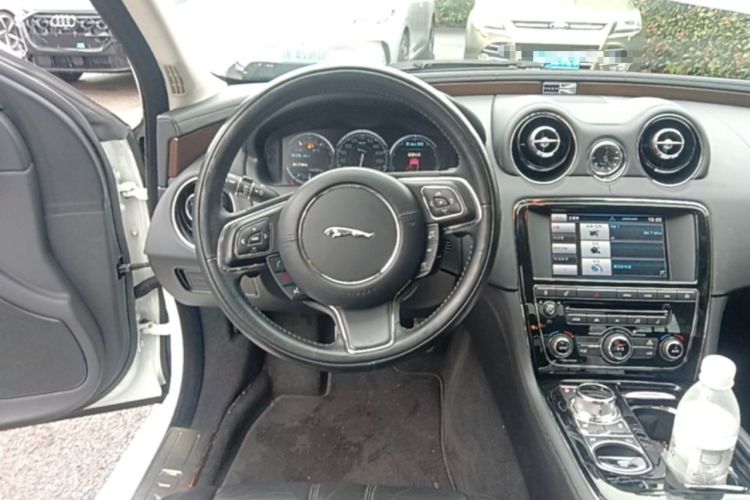 Used Jaguar XJ 2015 XJL 3.0 SC Elegant Business 80th Anniversary Limited Edition Steering Wheel