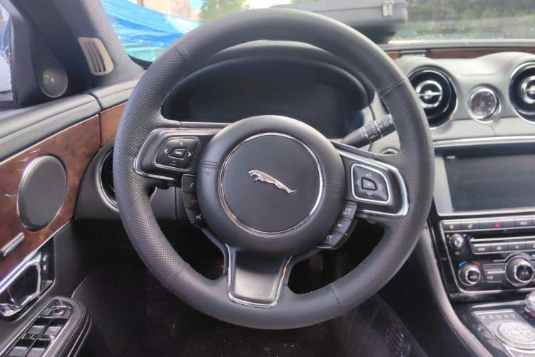 Used Jaguar XJ 2015 XJL 3.0 SC Four-Wheel Drive Panoramic Business Edition Steering Wheel