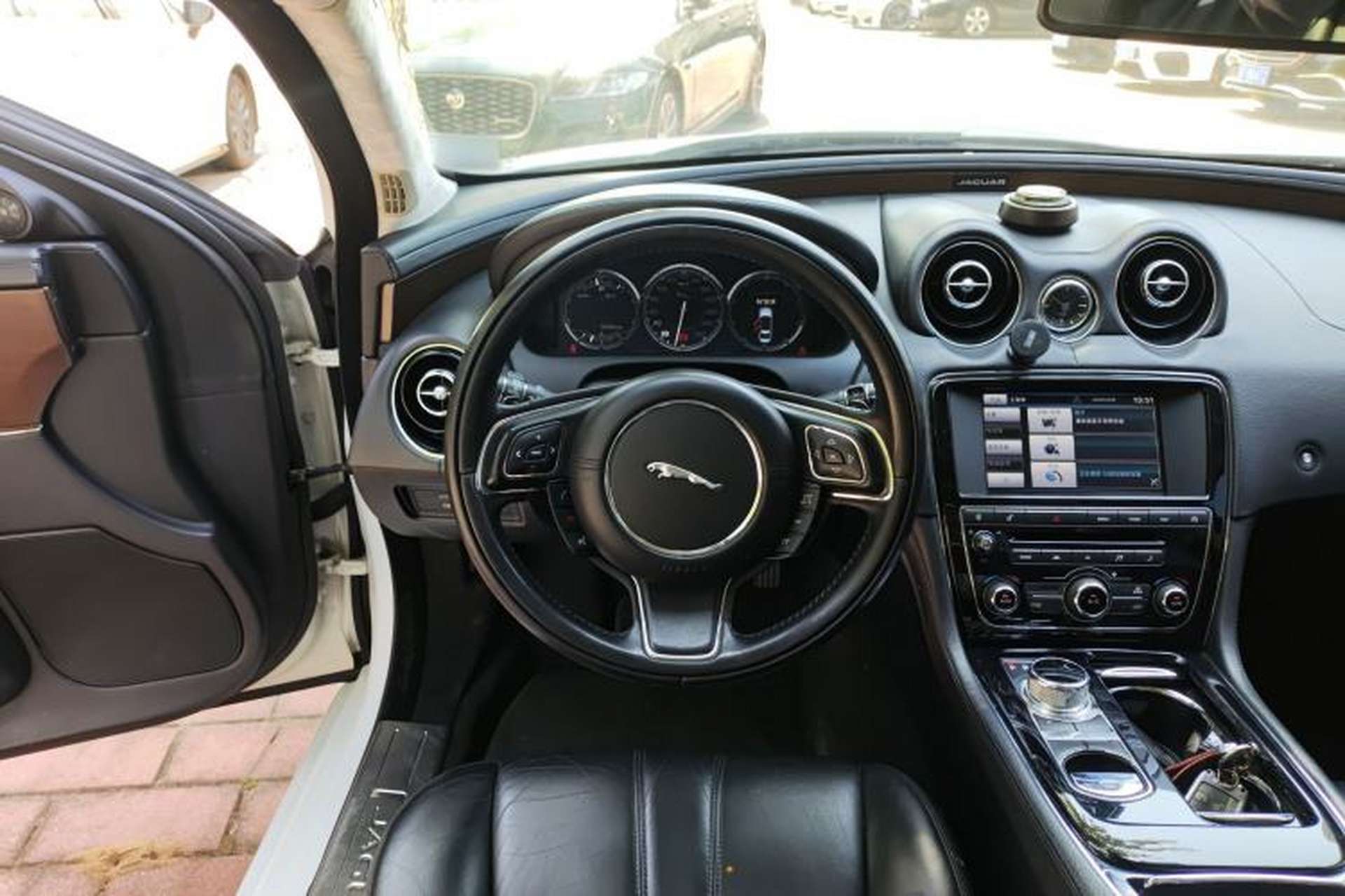 Used Jaguar XJ 2015 XJL 2.0T Elegance Business 80th Anniversary Limited Edition Steering Wheel