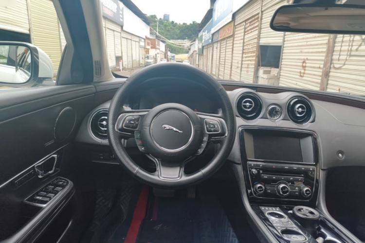 Used Jaguar XJ 2015 XJL 2.0T Elegance Business 80th Anniversary Limited Edition Steering Wheel