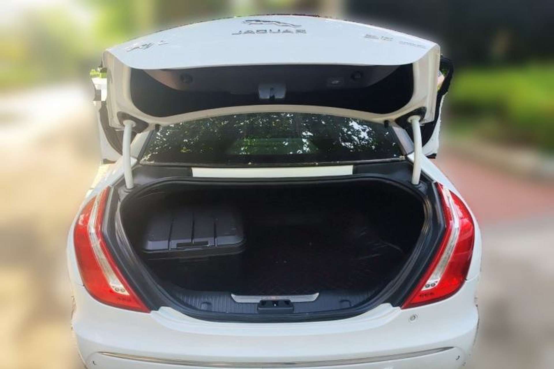 Used Jaguar XJ 2015 XJL 2.0T Two-Wheel-Drive Elegant Business Edition Trunk