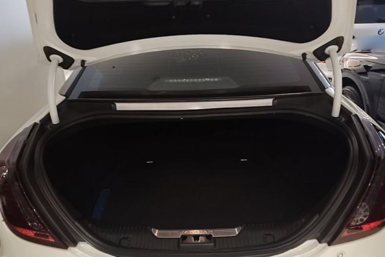 Used Jaguar XJ 2015 XJL 3.0 SC Two-Wheel-Drive Panoramic Business Edition Trunk