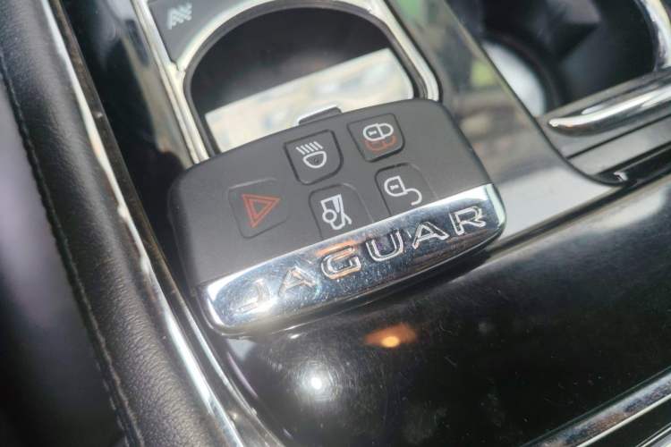 Used Jaguar XJ 2015 XJL 3.0 SC Four-Wheel Drive Luxury Business Edition Vehicle Key