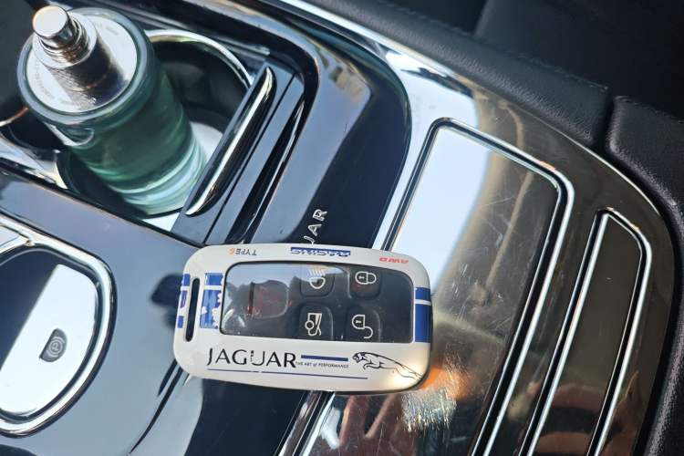 Used Jaguar XJ 2015 XJL 3.0 SC Four-Wheel Drive Panoramic Business Edition Vehicle Key