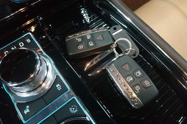 Used Jaguar XJ 2015 XJL 2.0T Two-Wheel Drive Panoramic Business Edition Vehicle Key