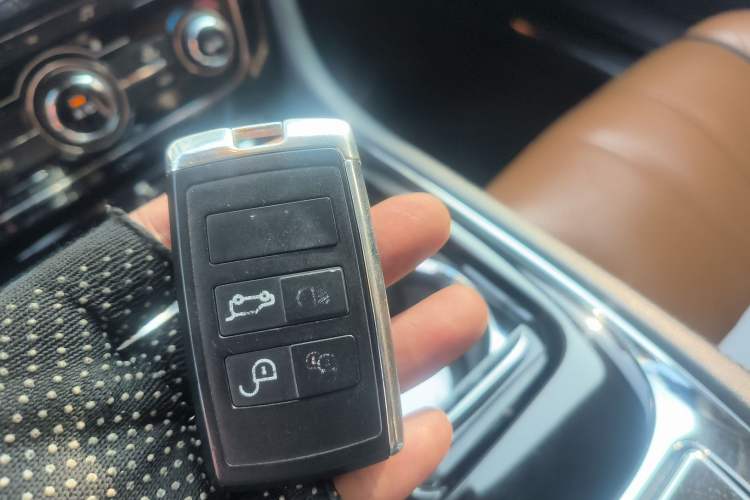 Used Jaguar XJ 2015 XJL 3.0 SC Two-Wheel-Drive Panoramic Business Edition Vehicle Key