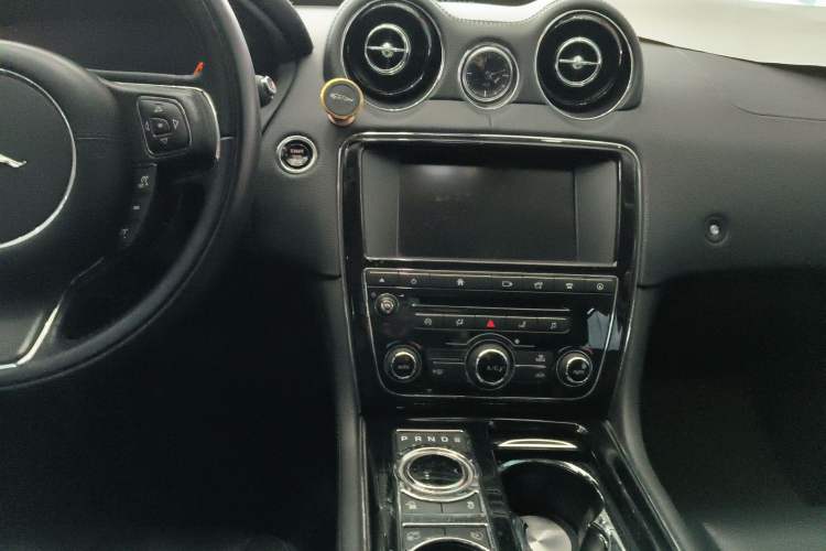 Used Jaguar XJ 2016 XJL 3.0 SC Two-Wheel-Drive Elegant Business Edition Audio And AC Panel