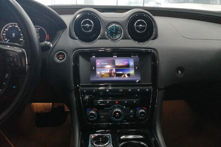 Used Jaguar XJ 2016 XJL 2.0T Two-Wheel-Drive Elegant Business Edition Audio And AC Panel