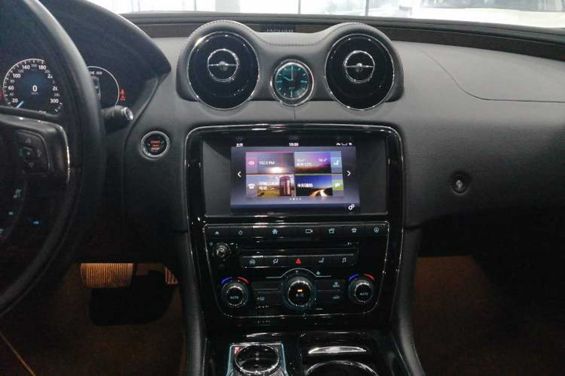 Used Jaguar XJ 2016 XJL 2.0T Two-Wheel-Drive Elegant Business Edition Audio And AC Panel