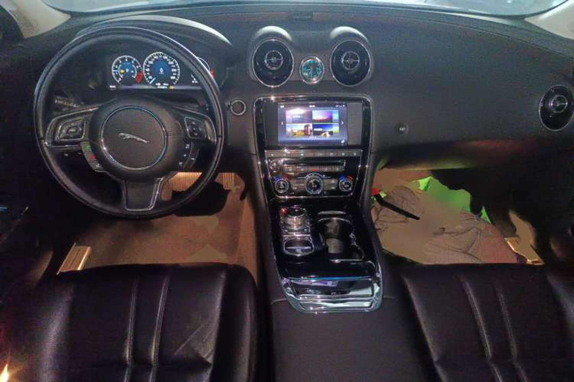 Used Jaguar XJ 2016 XJL 2.0T Two-Wheel-Drive Elegant Business Edition Center Console