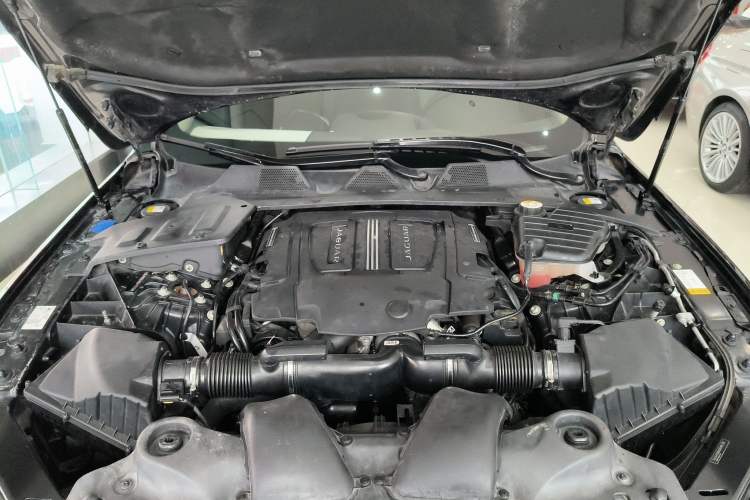 Used Jaguar XJ 2016 XJL 3.0 SC Two-Wheel-Drive Elegant Business Edition Engine Bay