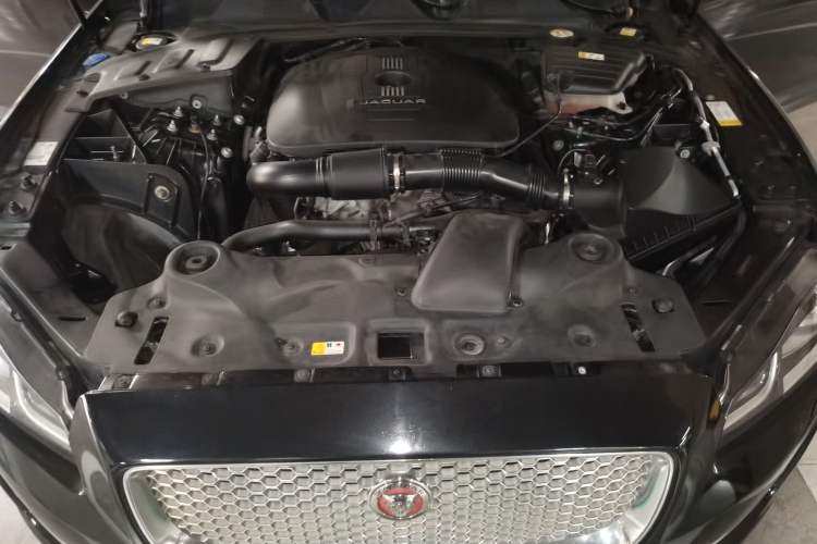 Used Jaguar XJ 2016 XJL 2.0T Two-Wheel-Drive Elegant Business Edition Engine Bay
