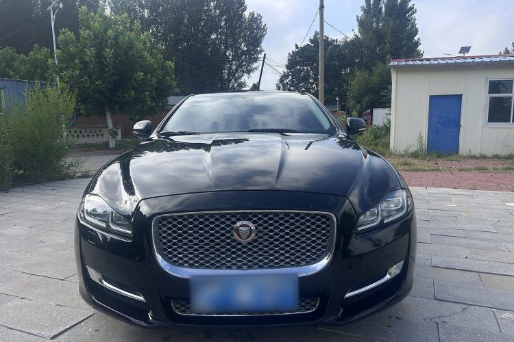 Used Jaguar XJ 2016 XJL 2.0T Two-Wheel-Drive Elegant Business Edition Exterior 2