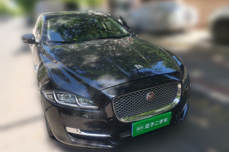 Used Jaguar XJ 2016 XJL 3.0 SC Two-Wheel-Drive Elegant Business Edition Front Right 45 Deg