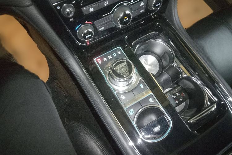 Used Jaguar XJ 2016 XJL 3.0 SC Two-Wheel-Drive Elegant Business Edition Gear Lever