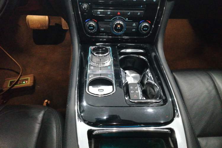 Used Jaguar XJ 2016 XJL 2.0T Two-Wheel-Drive Elegant Business Edition Gear Lever