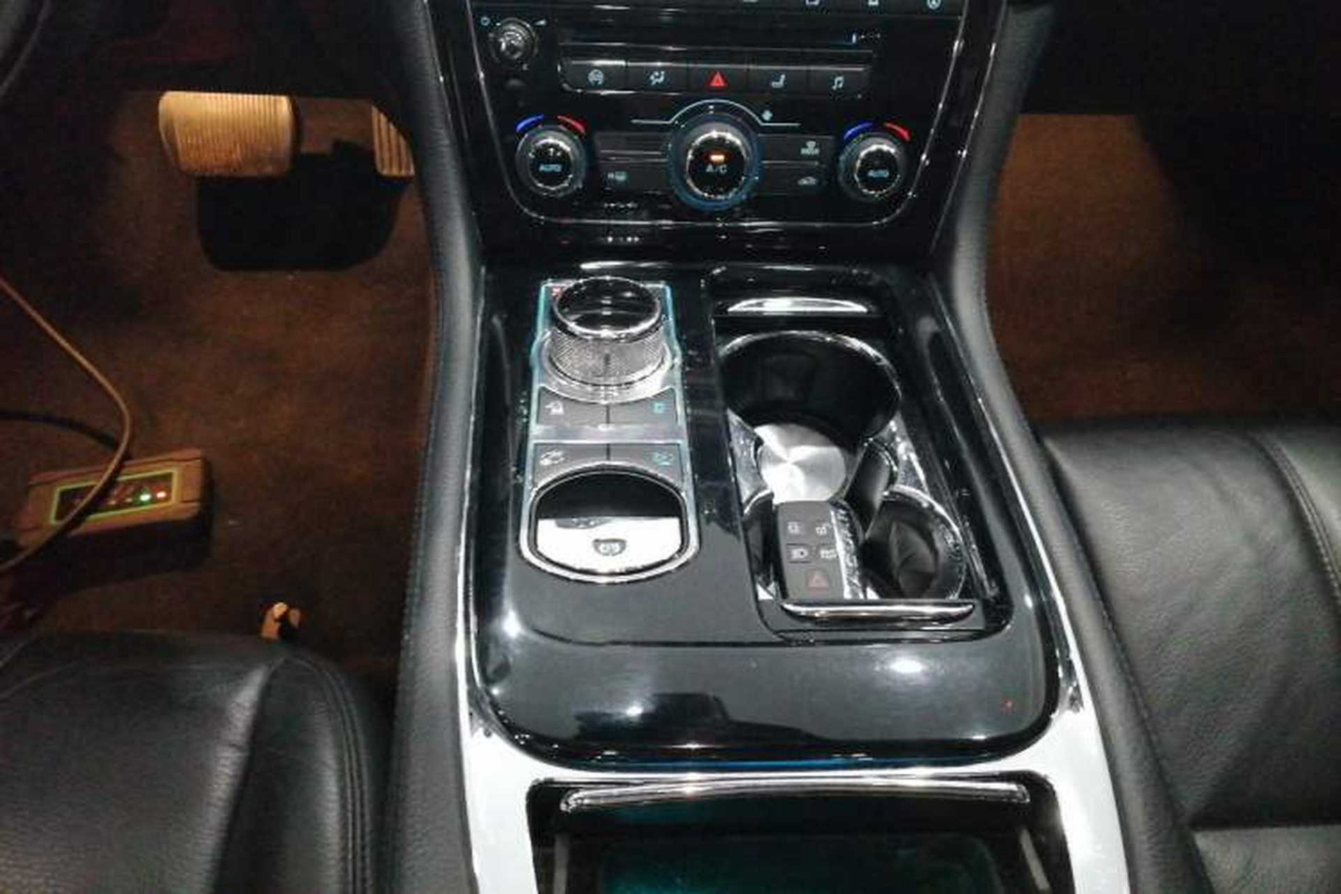Used Jaguar XJ 2016 XJL 2.0T Two-Wheel-Drive Elegant Business Edition Gear Lever