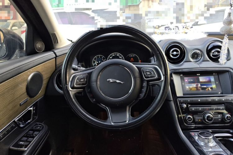 Used Jaguar XJ 2016 XJL 3.0 SC Four-Wheel Drive Panoramic Business Edition Interior 2