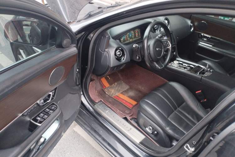 Used Jaguar XJ 2016 XJL 2.0T Two-Wheel-Drive Elegant Business Edition Interior 3