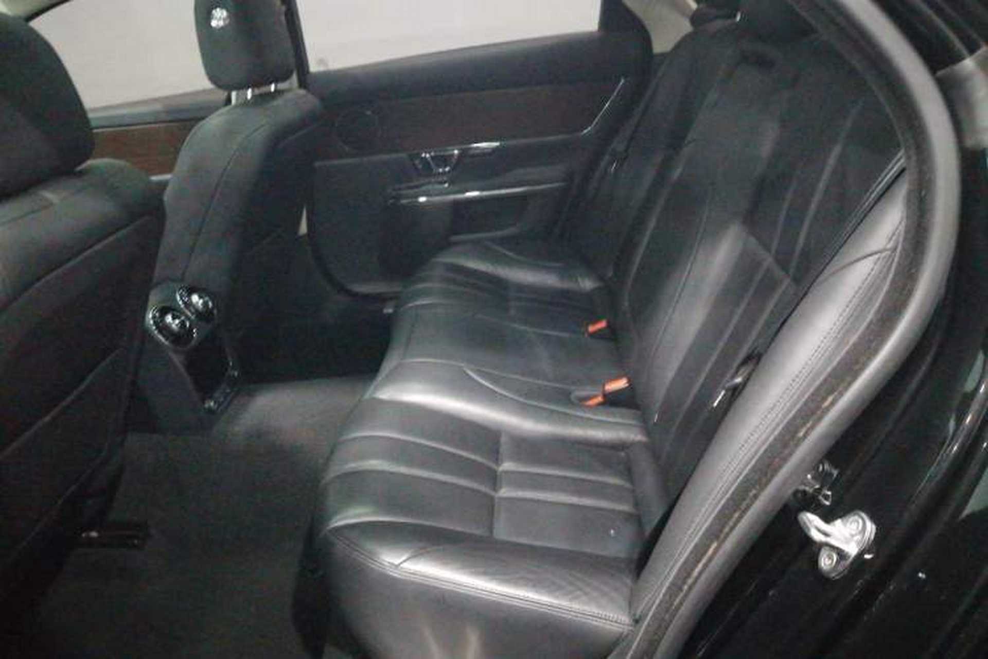 Used Jaguar XJ 2016 XJL 2.0T Two-Wheel-Drive Elegant Business Edition Left Rear Seat