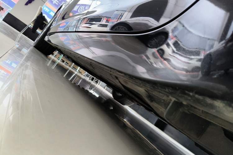 Used Jaguar XJ 2016 XJL 3.0 SC Two-Wheel-Drive Elegant Business Edition Left Side Sill