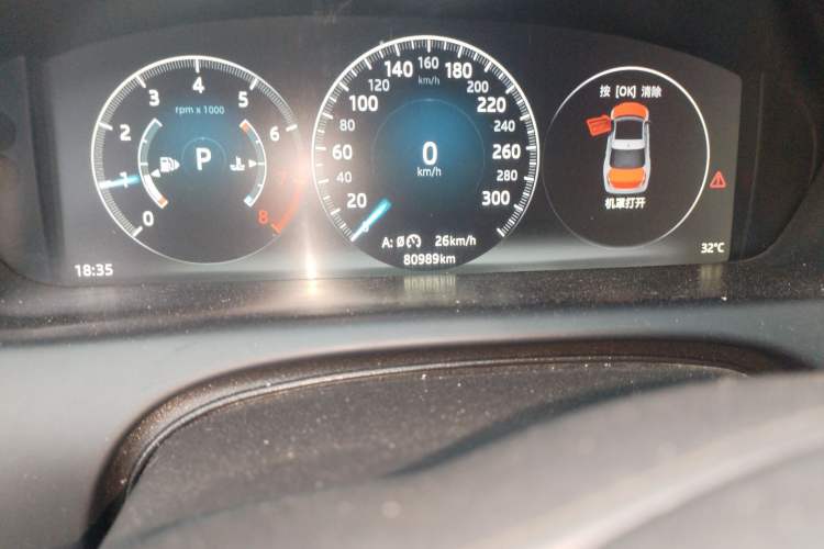Used Jaguar XJ 2016 XJL 2.0T Two-Wheel-Drive Elegant Business Edition Odometer Close Up