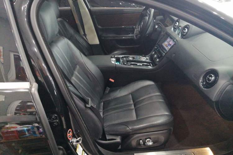 Used Jaguar XJ 2016 XJL 2.0T Two-Wheel-Drive Elegant Business Edition Right Front Seat