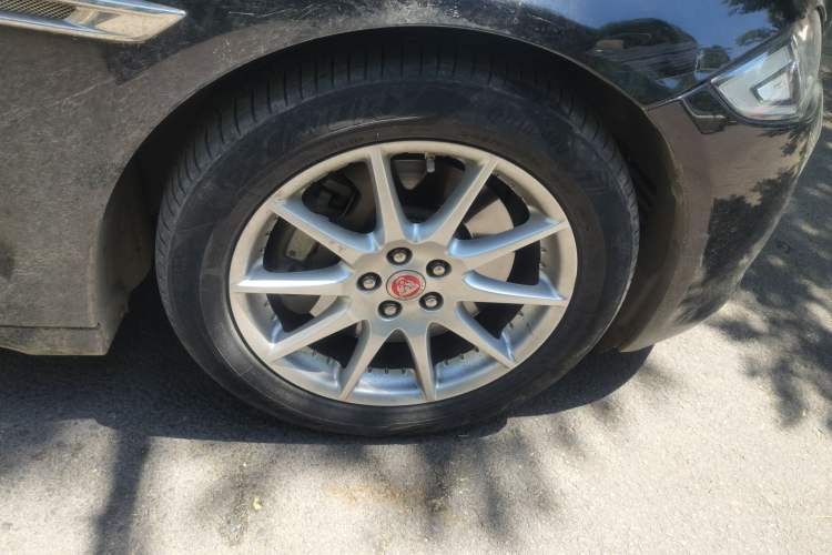 Used Jaguar XJ 2016 XJL 3.0 SC Two-Wheel-Drive Elegant Business Edition Right Front Wheel Hub