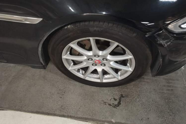 Used Jaguar XJ 2016 XJL 2.0T Two-Wheel-Drive Elegant Business Edition Right Front Wheel Hub