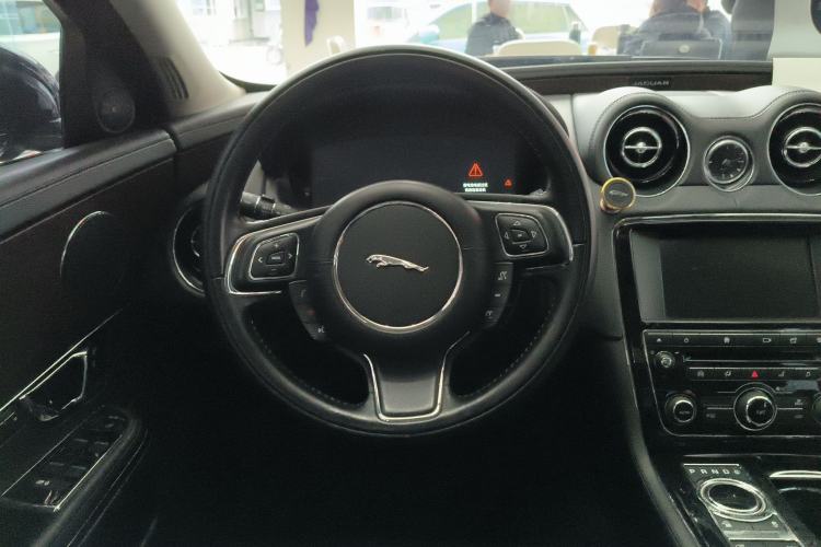Used Jaguar XJ 2016 XJL 3.0 SC Two-Wheel-Drive Elegant Business Edition Steering Wheel