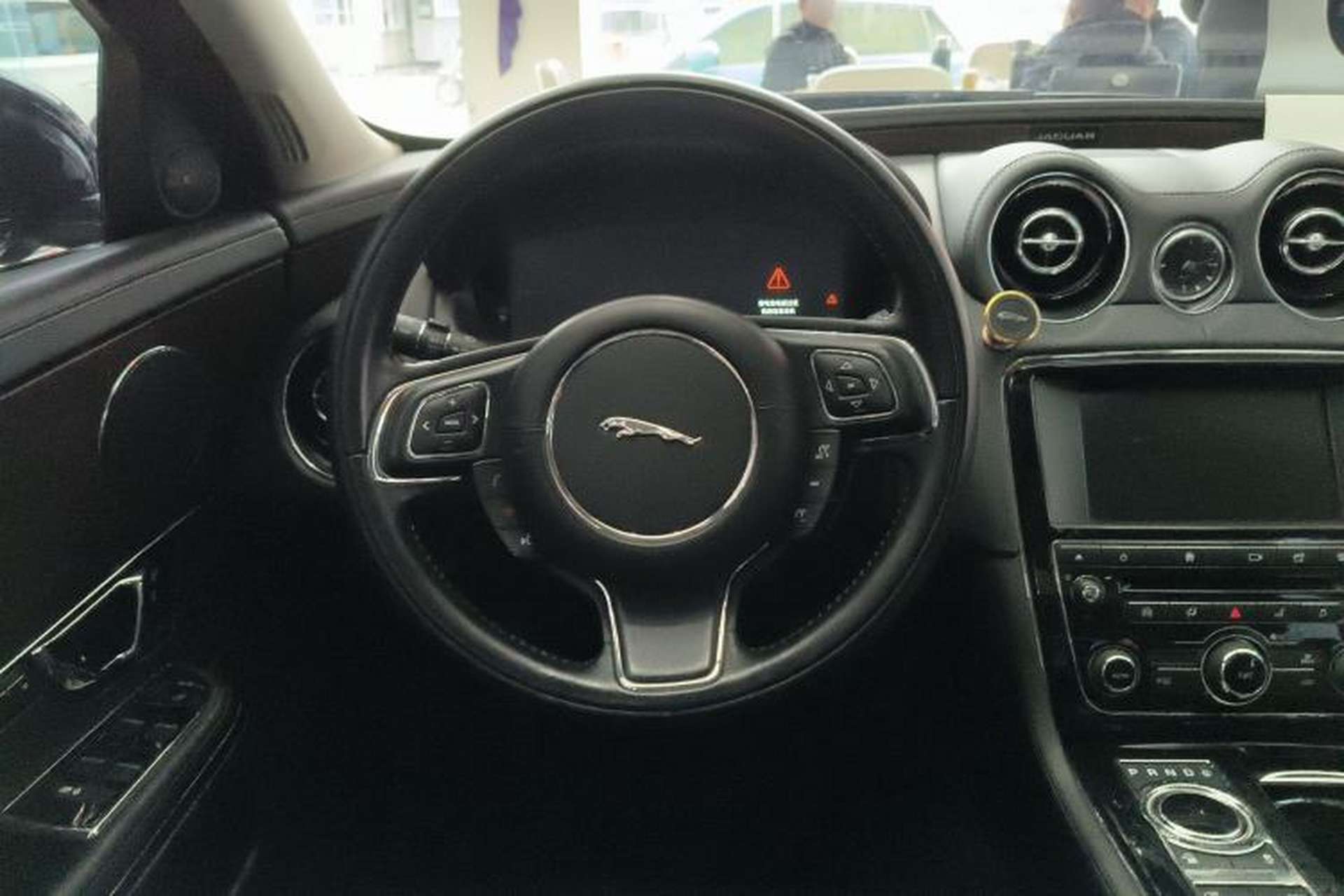 Used Jaguar XJ 2016 XJL 3.0 SC Two-Wheel-Drive Elegant Business Edition Steering Wheel