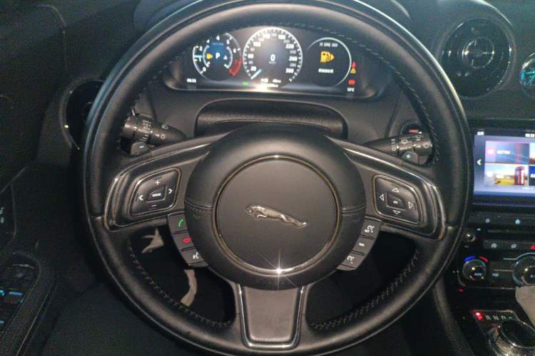 Used Jaguar XJ 2016 XJL 2.0T Two-Wheel-Drive Elegant Business Edition Steering Wheel