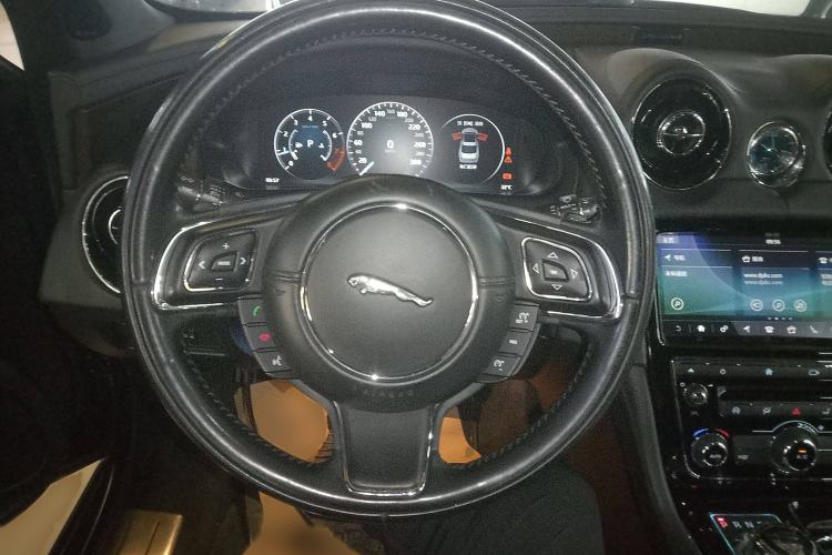 Used Jaguar XJ 2016 XJL 3.0 SC Two-Wheel-Drive Elegant Business Edition Steering Wheel