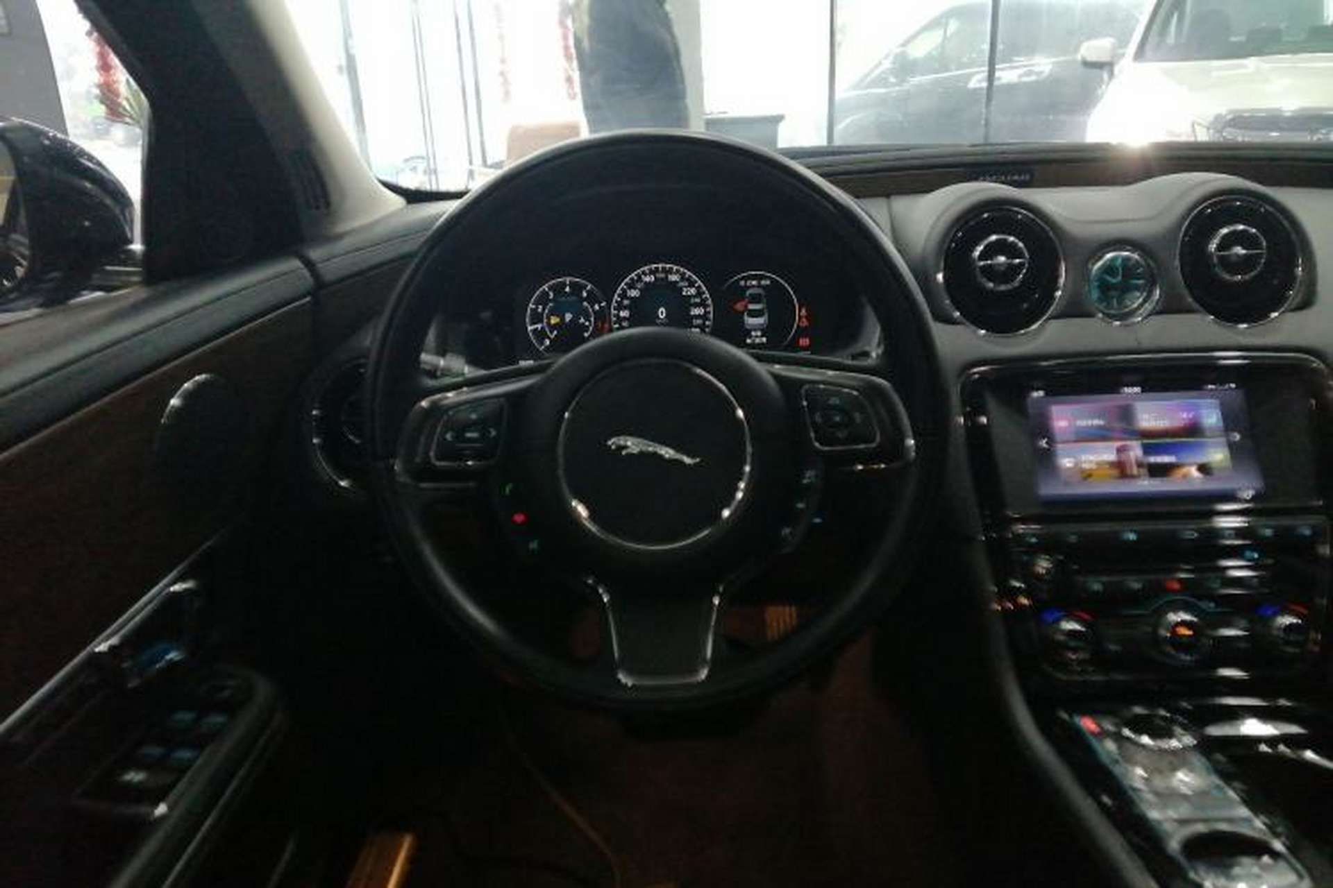 Used Jaguar XJ 2016 XJL 2.0T Two-Wheel-Drive Elegant Business Edition Steering Wheel
