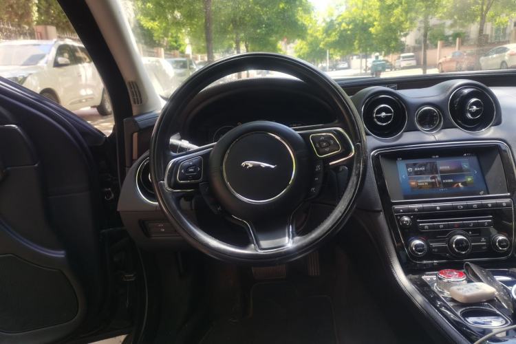 Used Jaguar XJ 2016 XJL 3.0 SC Two-Wheel-Drive Elegant Business Edition Steering Wheel