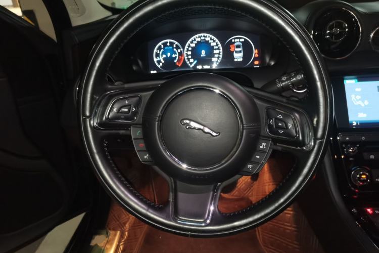 Used Jaguar XJ 2016 XJL 2.0T Two-Wheel-Drive Elegant Business Edition Steering Wheel