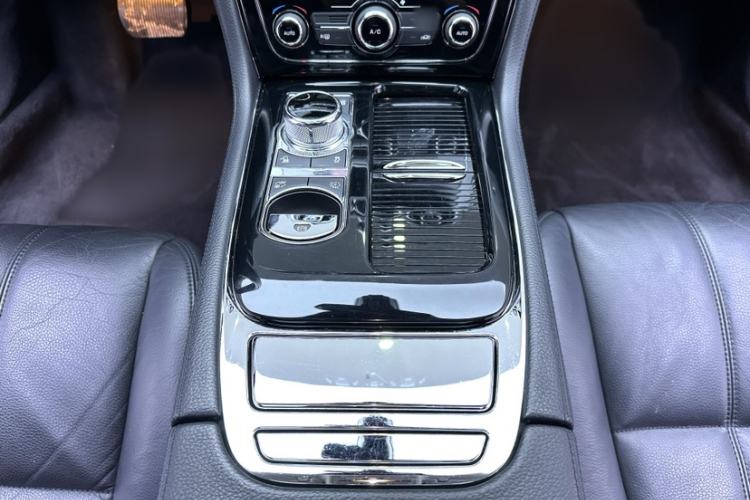 Used Jaguar XJ 2016 XJL 3.0 SC Two-Wheel-Drive Elegant Business Edition Gear Lever