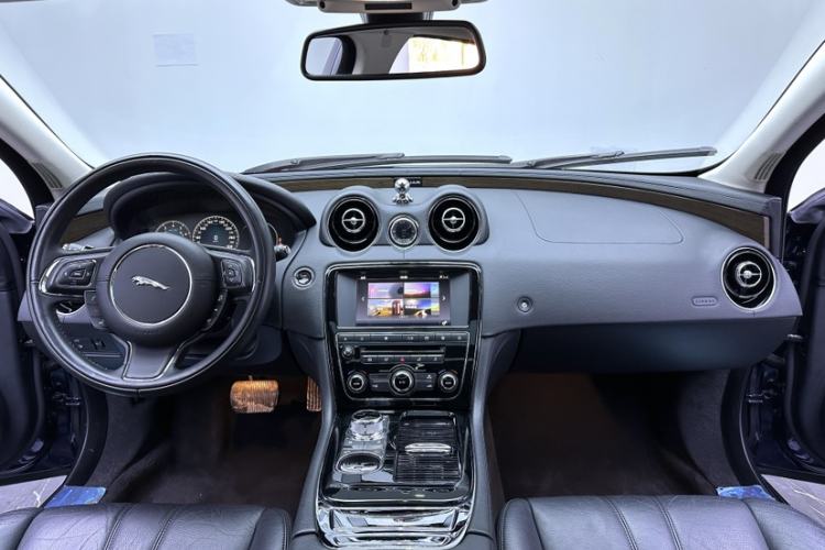 Used Jaguar XJ 2016 XJL 3.0 SC Two-Wheel-Drive Elegant Business Edition Interior 1