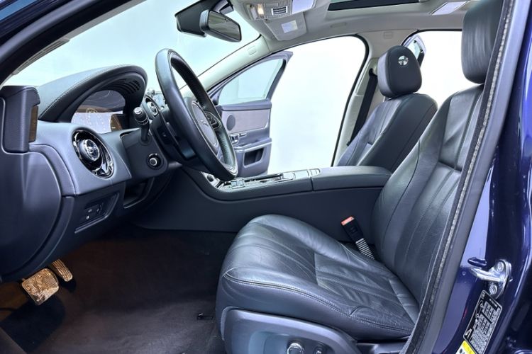 Used Jaguar XJ 2016 XJL 3.0 SC Two-Wheel-Drive Elegant Business Edition Interior 2