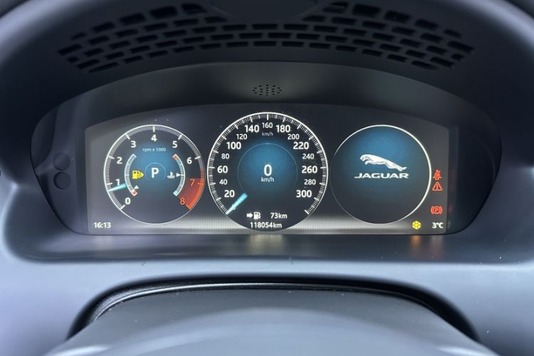Used Jaguar XJ 2016 XJL 3.0 SC Two-Wheel-Drive Elegant Business Edition Odometer Close Up