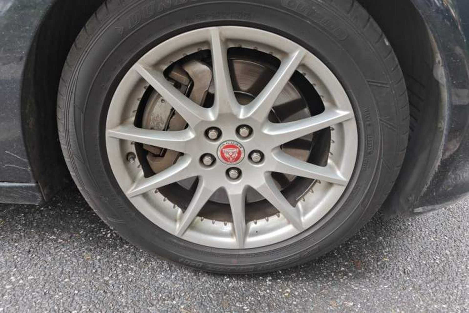 Used Jaguar XJ 2016 XJL 2.0T Two-Wheel-Drive Elegant Business Edition Right Front Wheel Hub
