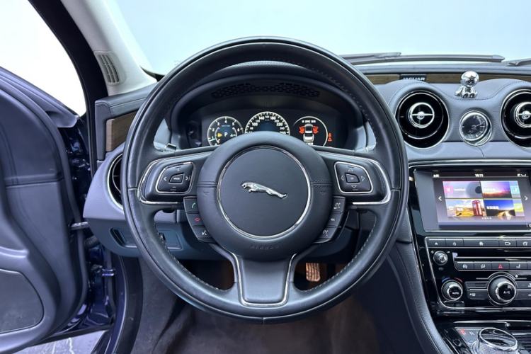 Used Jaguar XJ 2016 XJL 3.0 SC Two-Wheel-Drive Elegant Business Edition Steering Wheel