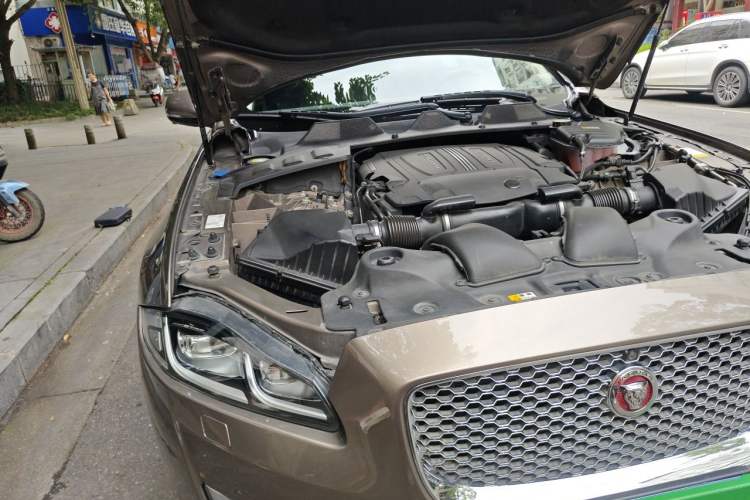 Used Jaguar XJ 2016 XJL 3.0 SC Two-Wheel-Drive Elegant Business Edition Engine Bay Right