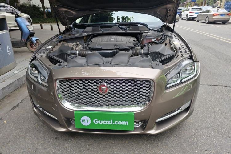 Used Jaguar XJ 2016 XJL 3.0 SC Two-Wheel-Drive Elegant Business Edition Engine Bay
