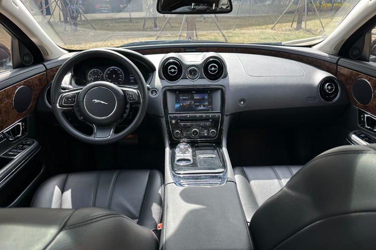 Used Jaguar XJ 2016 XJL 3.0 SC Two-Wheel-Drive Elegant Business Edition Interior 1