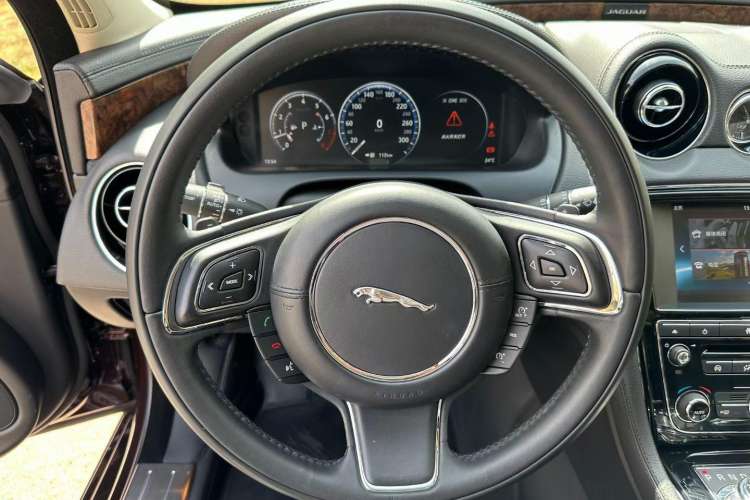Used Jaguar XJ 2016 XJL 3.0 SC Two-Wheel-Drive Elegant Business Edition Interior 2