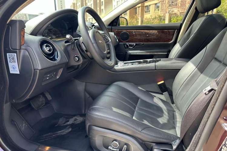 Used Jaguar XJ 2016 XJL 3.0 SC Two-Wheel-Drive Elegant Business Edition Interior 3