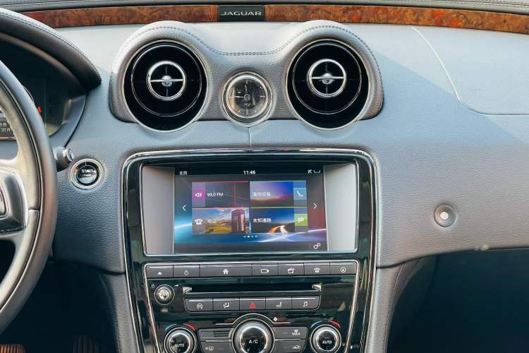 Used Jaguar XJ 2016 XJL 3.0 SC Two-Wheel-Drive Elegant Business Edition Interior 3